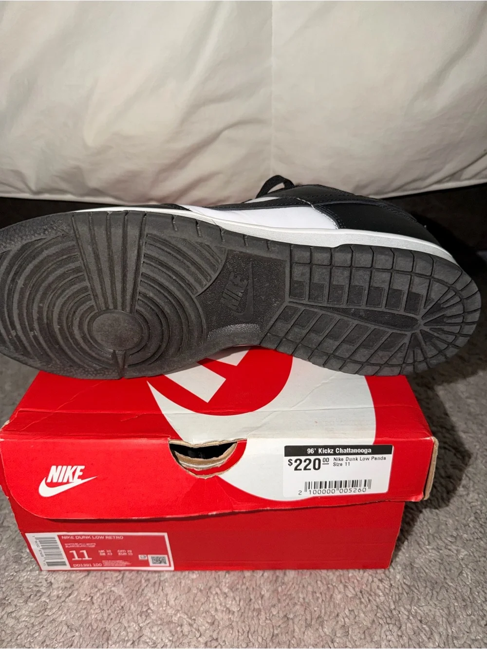Nike Men’s Black and WhiteDUNKS  Low-Profile Sneakers